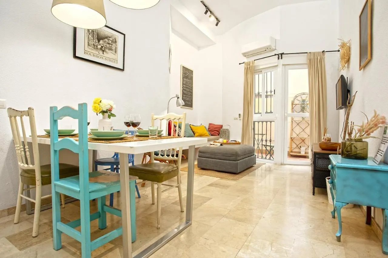 -Malagasunapts-Central And Cozy